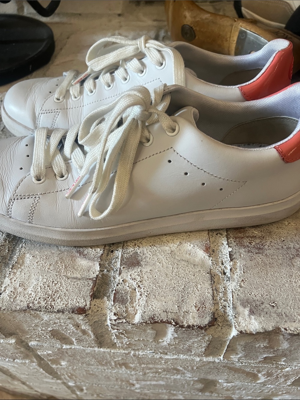 Tory Burch White Leather Sneakers with Coral Heel Accent sz 9.5 M
